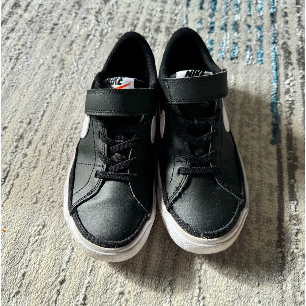 Boys Nike in PERFECT condition